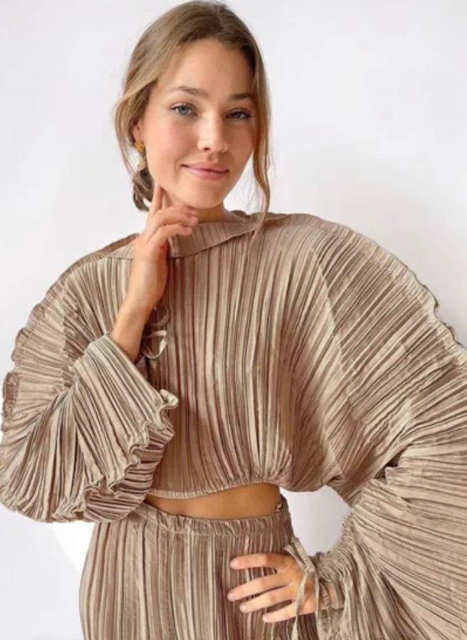 Solitude™ | Mabel Plisse Batwing Sleeve Crop Top
